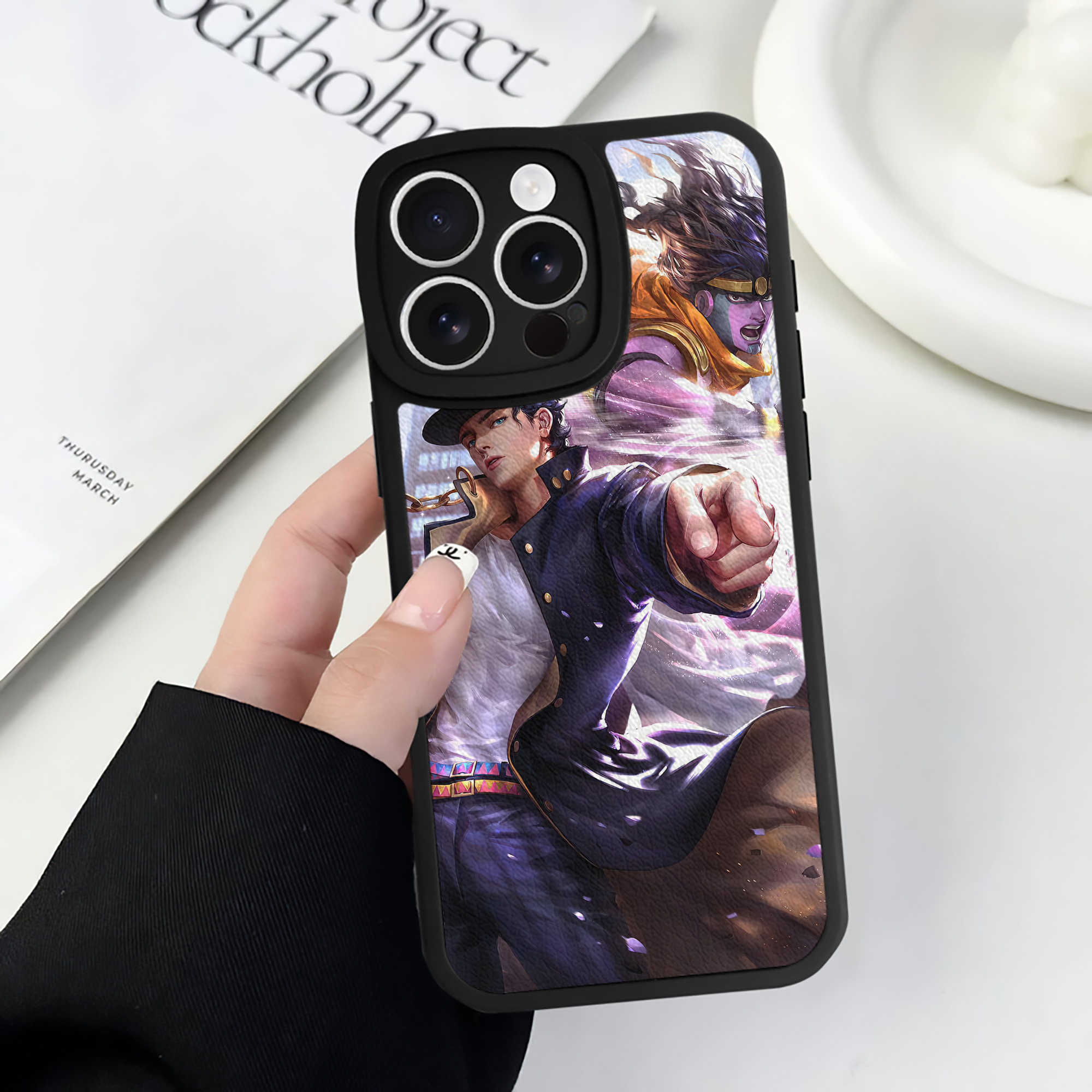 （画像用） ジョジョの奇妙な冒険 JoJo's Bizarre Adventure 【iPhone 16シリーズ対応】シリコンスマホケース（レザー調） 材質：シリコン